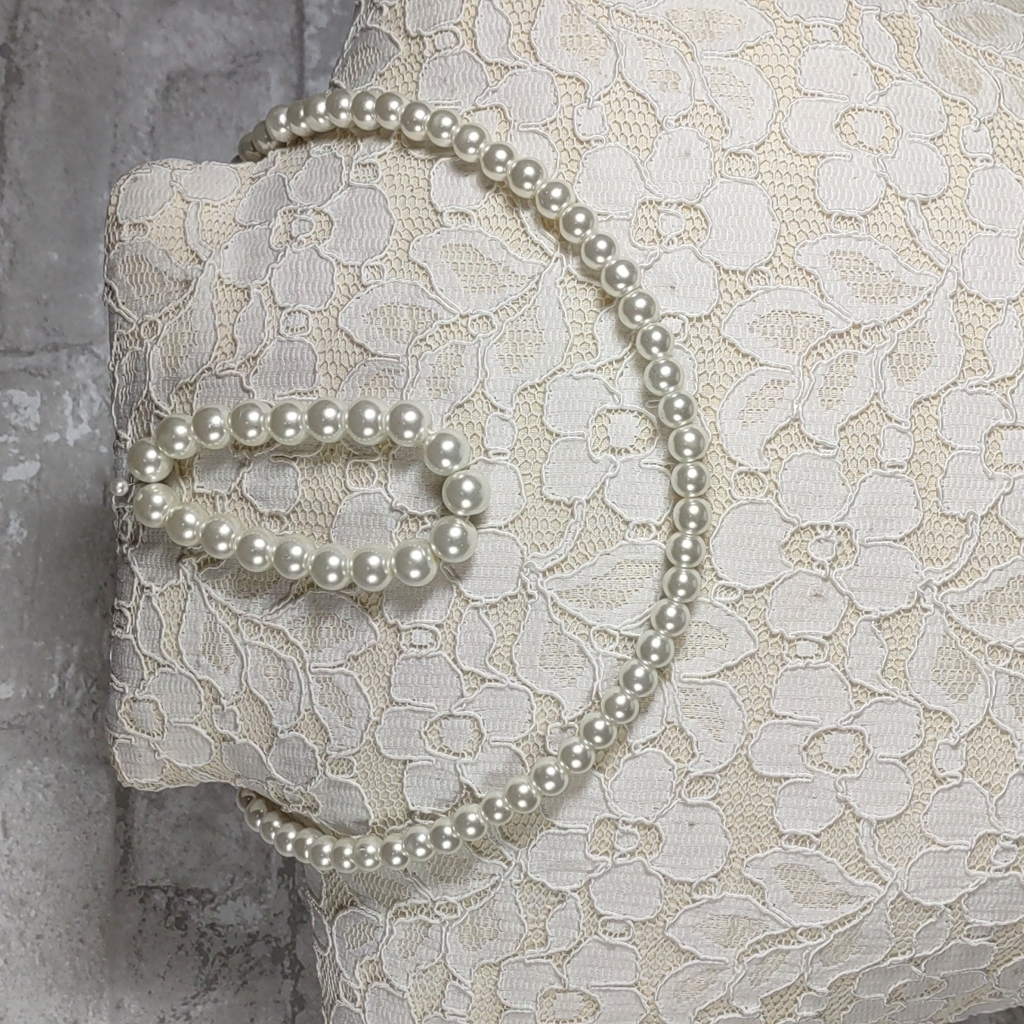 White Faux Pearl Necklace/Bracelet Set